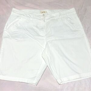 Per Se - Size 18 - White Bermuda shorts.